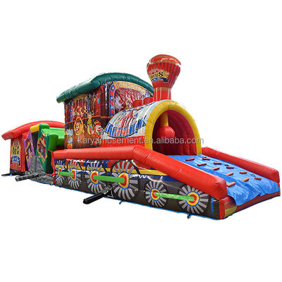 Divertite i bambini con questo circuito gonfiabile di ostacoli al Parco di divertimenti di Fun City