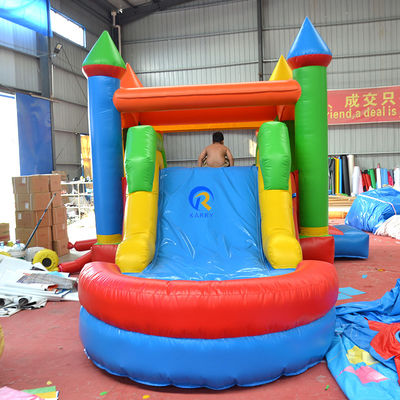 Casa gonfiabile in PVC a colori personalizzati con combinazione di diapositive