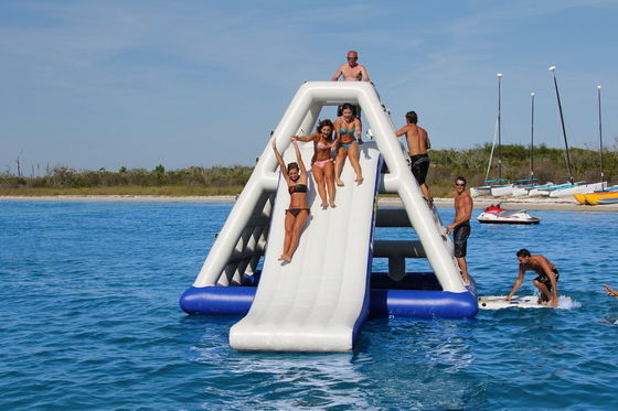 Trasforma il tuo parco acquatico con il nostro parco giochi gonfiabile e i kit di riparazione inclusi