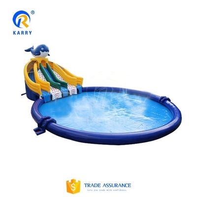 Intrattenimento galleggiante in acqua per bambini Parco scivoli acquatici con piscina e caratteristiche splash
