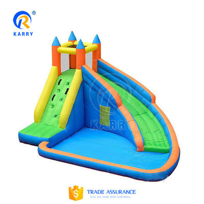 Intrattenimento galleggiante in acqua per bambini Parco scivoli acquatici con piscina e caratteristiche splash