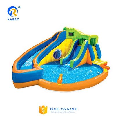 Intrattenimento galleggiante in acqua per bambini Parco scivoli acquatici con piscina e caratteristiche splash