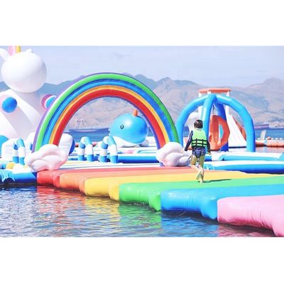 Scarica il tuo bambino interiore Parco acquatico gonfiabile unicorno colorato per tutta la famiglia