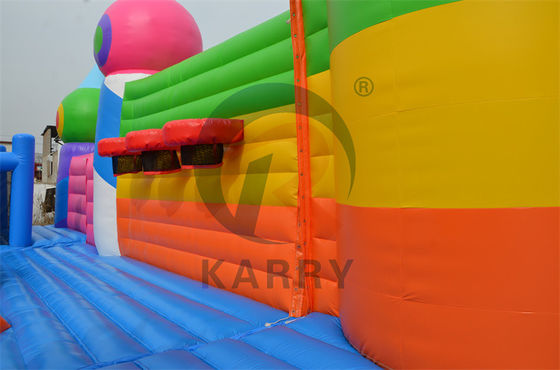 Vivi l'emozione del nostro parco acquatico gonfiabile perfetto per le feste per adulti