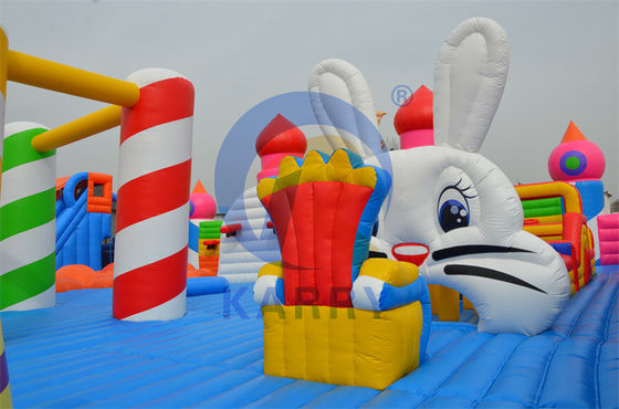 Vivi l'emozione del nostro parco acquatico gonfiabile perfetto per le feste per adulti