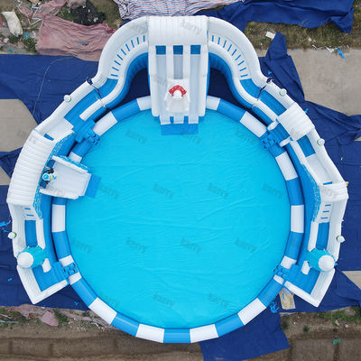 Capacità massima 100-500 kg Grande parco acquatico gonfiabile Snow Kingdom con piscina e scivoli