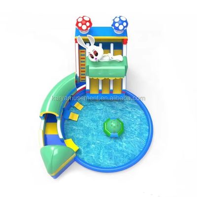 Migliora il tuo parco divertimenti con la nostra piscina di grandi dimensioni e il nostro scivolo d'acqua gonfiabile