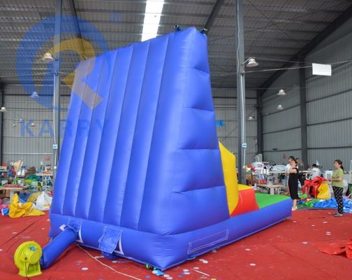 5-10 passeggeri sono ammessi a salire sul muro gonfiabile in PVC per giochi interattivi all'aperto