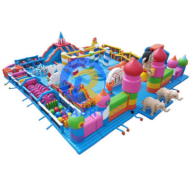 Blower incluso Corso di ostacoli gonfiabile Fun City con scala e scivolo