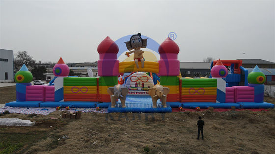 Blower incluso Corso di ostacoli gonfiabile Fun City con scala e scivolo