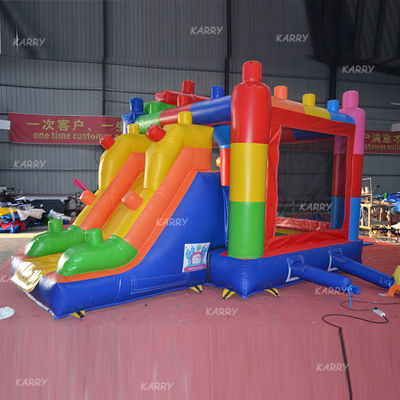 Combinazione di slide a castello gonfiabile a prezzi accessibili con un design di blocchi di costruzione alla moda