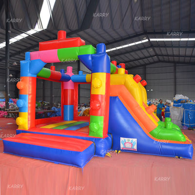 Combinazione di slide a castello gonfiabile a prezzi accessibili con un design di blocchi di costruzione alla moda