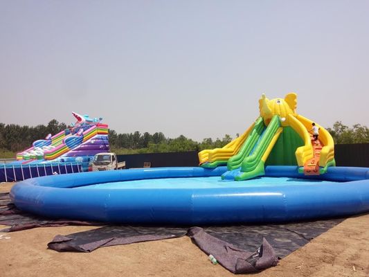 Progettazione di scivoli d'acqua gonfiabili e piscina per il divertimento dei bambini