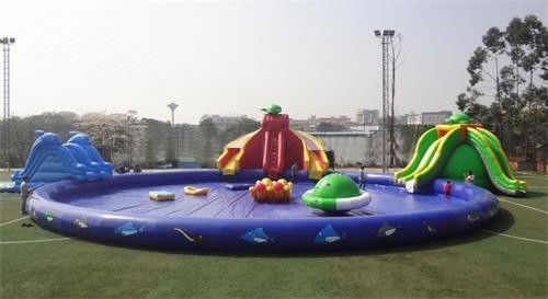Progettazione di scivoli d'acqua gonfiabili e piscina per il divertimento dei bambini