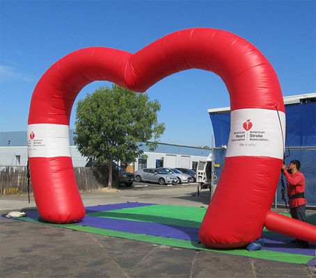 Arco a forma di cuore gonfiabile personalizzato per la decorazione degli eventi