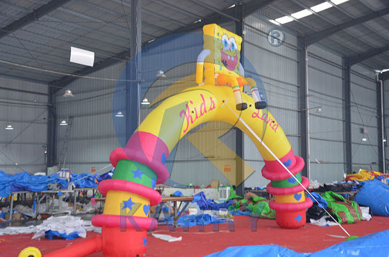 Parco giochi all'aria aperta Ballerina a cielo gonfiabile con costume Fly Guy e soffiatore