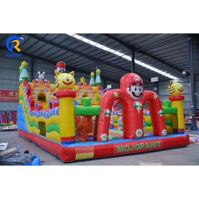Accettazione OEM Casa gonfiabile per bambini con scivolo e trampolino per parco acquatico
