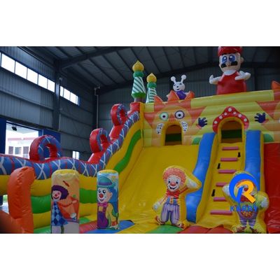 Accettazione OEM Casa gonfiabile per bambini con scivolo e trampolino per parco acquatico