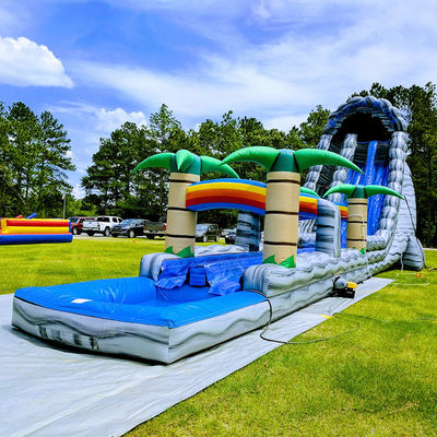 Parco acquatico gonfiabile con piscina per bambini e scivolo