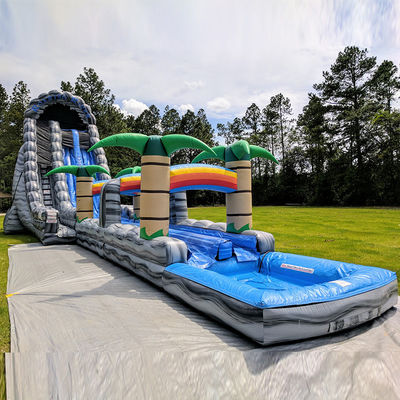 Parco acquatico gonfiabile con piscina per bambini e scivolo