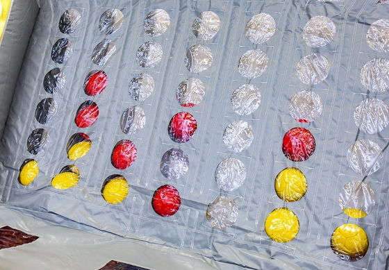 Colore Inflatable Connect 4 in a Row Target Shooting Game per le sfide commerciali