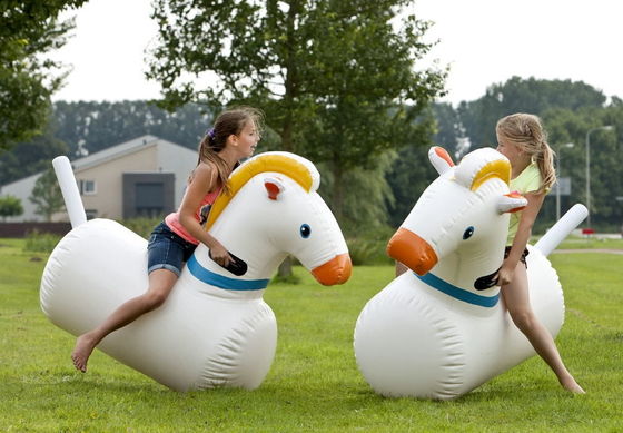 Giochi sportivi interattivi cavallo da corsa gonfiabile per bambini e adulti Materia PVC