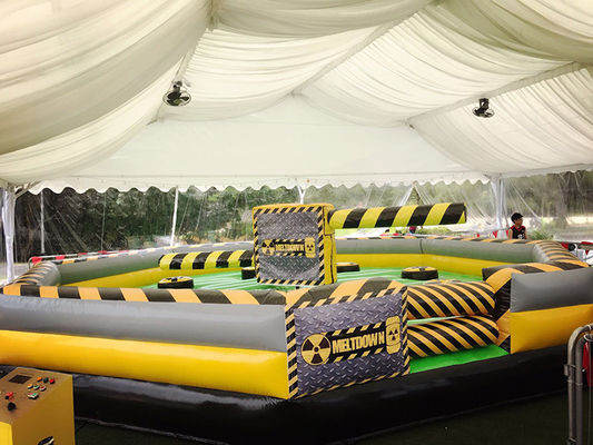 Caratteristiche PORTABLE Meltdown sfida gonfiabile gioco sportivo per adulti PVC salto divertimento