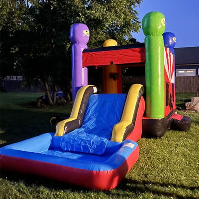 Castello a colori personalizzati per bambini a tema castello gonfiabile con combo di diapositive