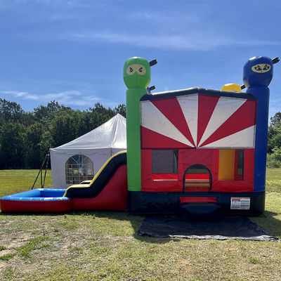 Castello a colori personalizzati per bambini a tema castello gonfiabile con combo di diapositive