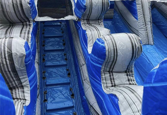 Slide d'acqua gonfiabile a taglia personalizzata con scivolo e piscina