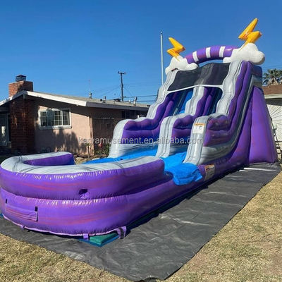Gioco per bambini Parco acquatico gonfiabile estivo con piscina e scivolo d'acqua viola