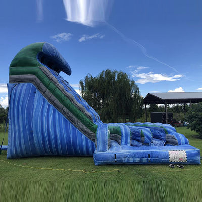 Parco acquatico all'aperto Grande scivolo gonfiabile a forma di onda con scivoli doppi in PVC blu