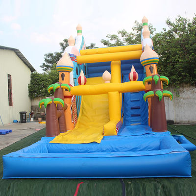 Capacità massima 100-500 kg Castello gonfiabile con scivolo bagnato per piscina interna