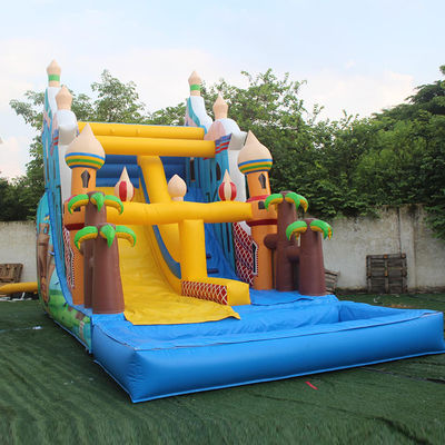 Capacità massima 100-500 kg Castello gonfiabile con scivolo bagnato per piscina interna