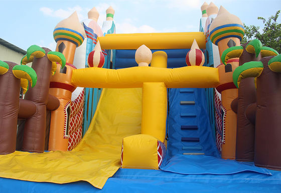 Capacità massima 100-500 kg Castello gonfiabile con scivolo bagnato per piscina interna
