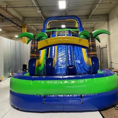Giocattoli gonfiabili per aziende PVC Palm Tree Trunk Water Slide per la promozione di eventi commerciali