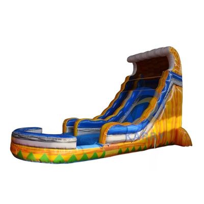 Slide d'acqua gonfiabile in PVC colorato personalizzato con piscina per il divertimento estivo