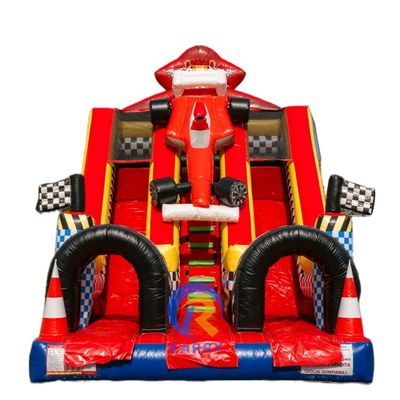 Scalo gonfiabile per bambini con design di auto rossa