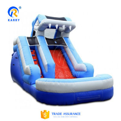 Da 2-4 anni, i bambini devono avere uno scivolo d'acqua gonfiabile con piscina e sole