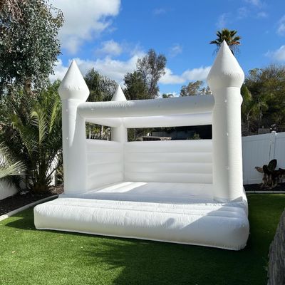 Letto per bambini piccoli su misura Castello bianco salta Pastello gonfiabile Castello salta con soffiatore