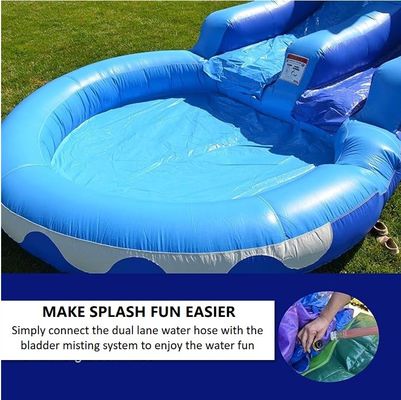 Scivolo d'acqua gonfiabile a balena grigia con piscina d'acqua blu e soffiatore incluso