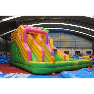 Passeggeri ammessi 5-10 Bambini possono godere di questo popolare scivolo d'acqua gonfiabile