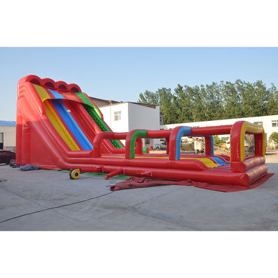 In estate è un must-have, scivolo d'acqua gonfiabile multicolore con piscina e zip line.