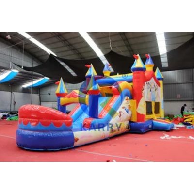 Parco giochi all'aperto per bambini Commerciale Auto da corsa rossa Casa gonfiabile con scivolo