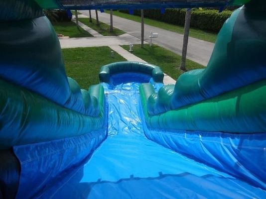 L' emozione di una vita con il nostro scivolo gonfiabile da piscina ciclone alto 32 piedi