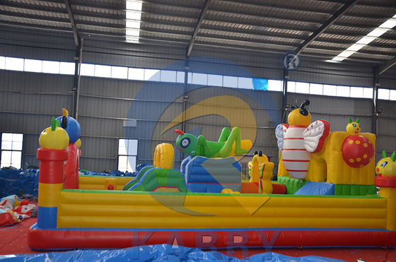 EN71/CE Certificato Grande castello saltante Insecto Paradiso Casa rimbalzata per parco giochi