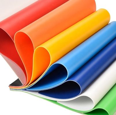 Capacità massima 100-500 kg Liberamento al di sopra del suolo piscina scivolo d'acqua con piscina e soffiatore