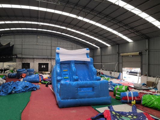 Scivoli bagnati gonfiabili commerciali con piscina e soffiatore d'aria castello di buttafuori per bambini