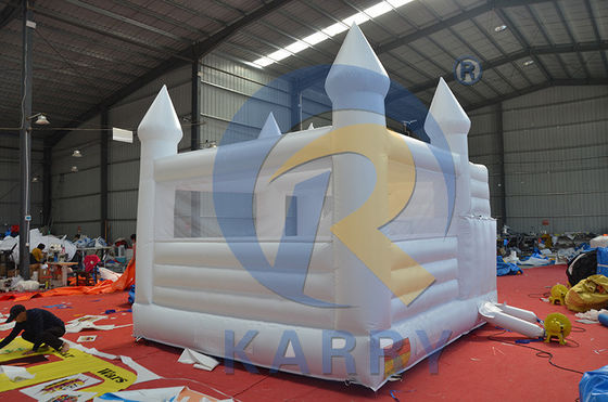 Parco giochi esterno personalizzato Casa gonfiabile bianca con scivolo e castello salta
