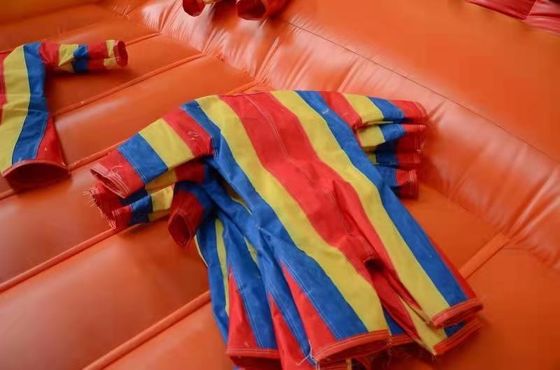 Gioco sportivo gonfiabile adesivo a parete con vestiti di pasta commerciale e soffiatore con soffiatore